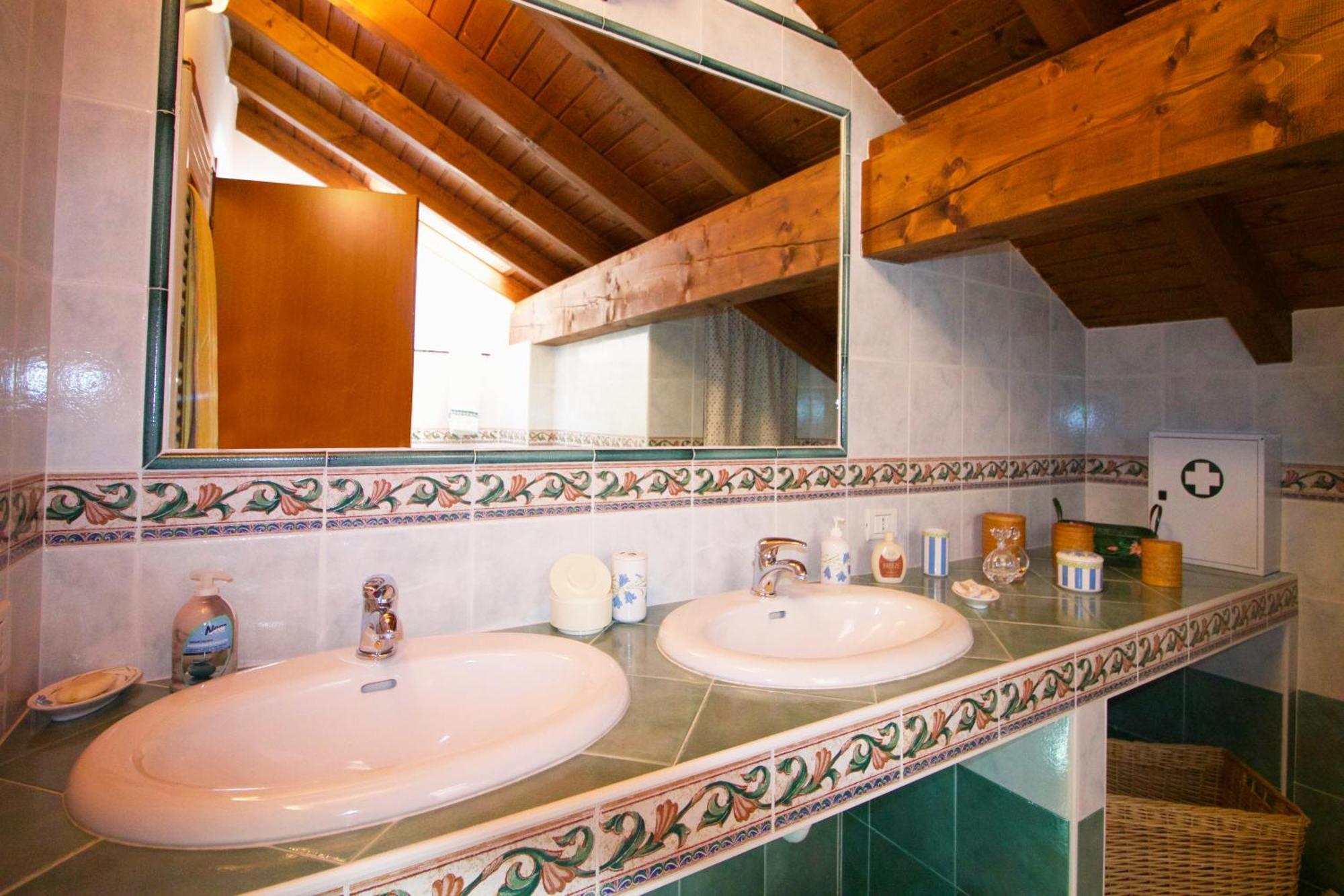 Sunflower Relax Pool And Terrace - Happy Rentals Lesa Εξωτερικό φωτογραφία