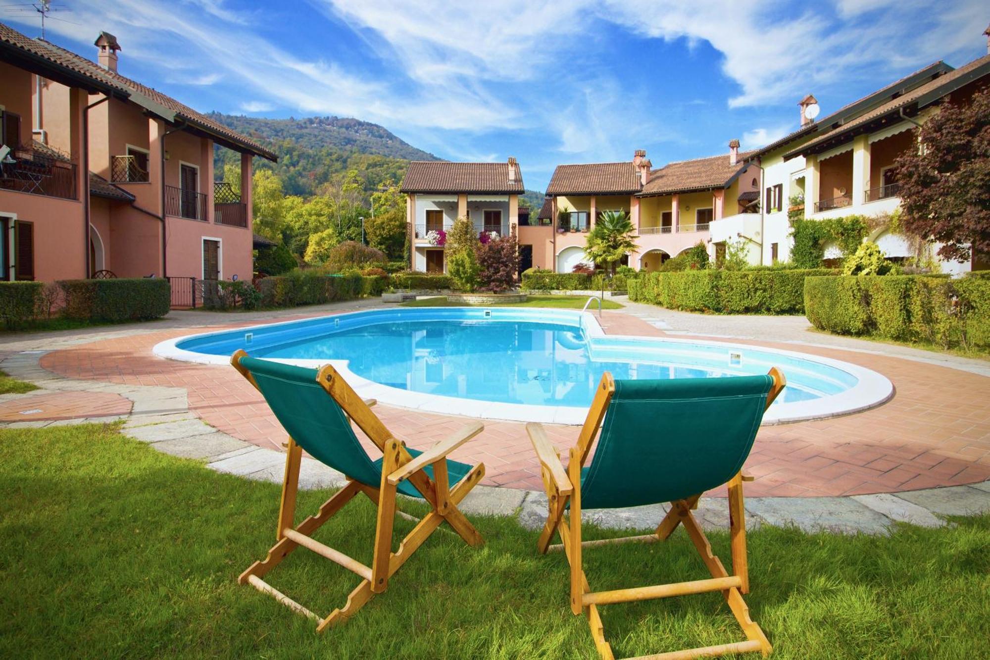 Sunflower Relax Pool And Terrace - Happy Rentals Lesa Εξωτερικό φωτογραφία
