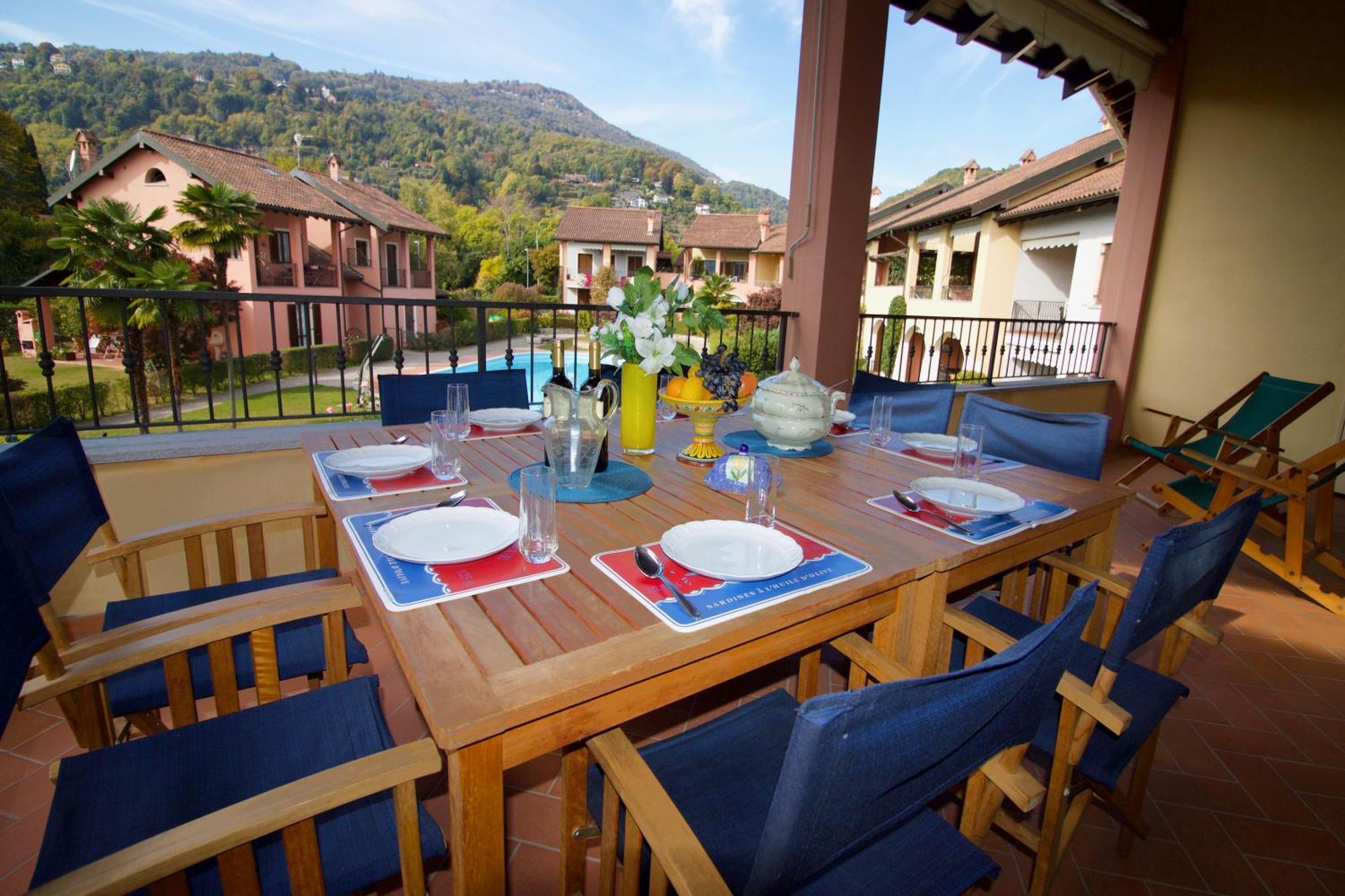 Sunflower Relax Pool And Terrace - Happy Rentals Lesa Εξωτερικό φωτογραφία