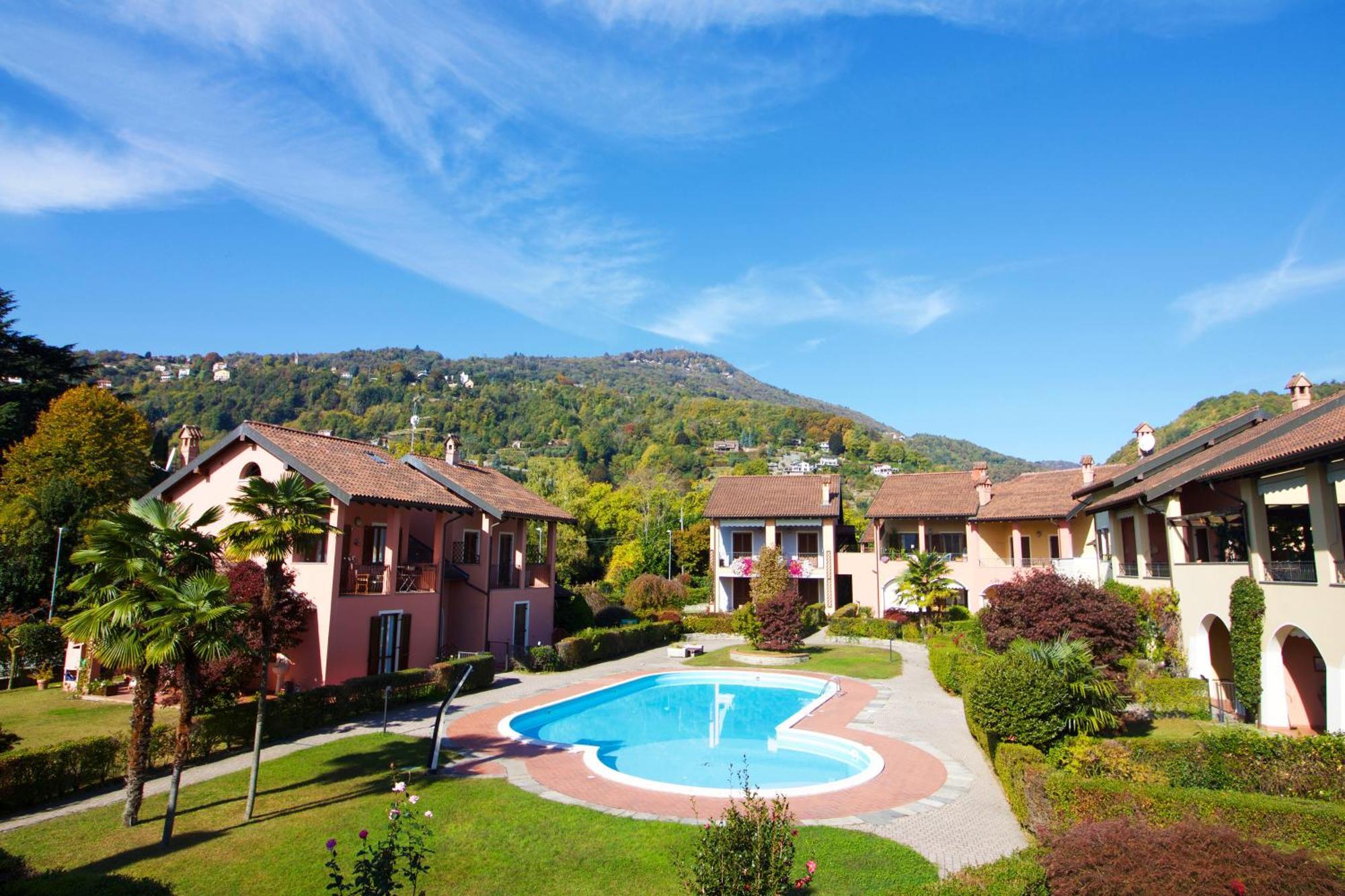Sunflower Relax Pool And Terrace - Happy Rentals Lesa Εξωτερικό φωτογραφία